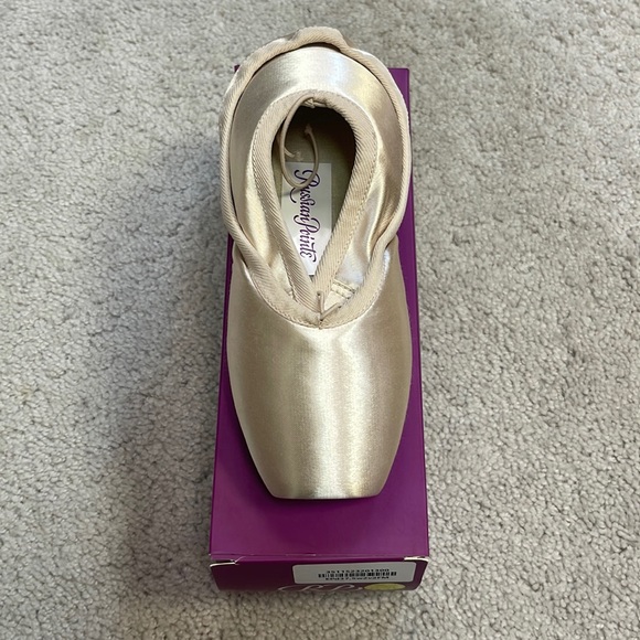 Russian Pointe Entrada Pro U-Cut Pointe Shoe - Picture 1 of 1